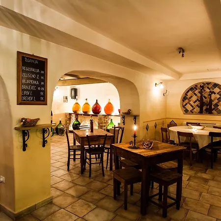 Spacapanova Hisa 4* Komen