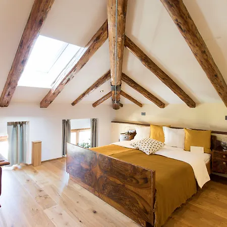 Alojamento de Acomodação e Pequeno-almoço Spacapanova Hisa 4*